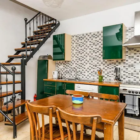 Мини-отель Duplex House With Shared Pool Near Beach In